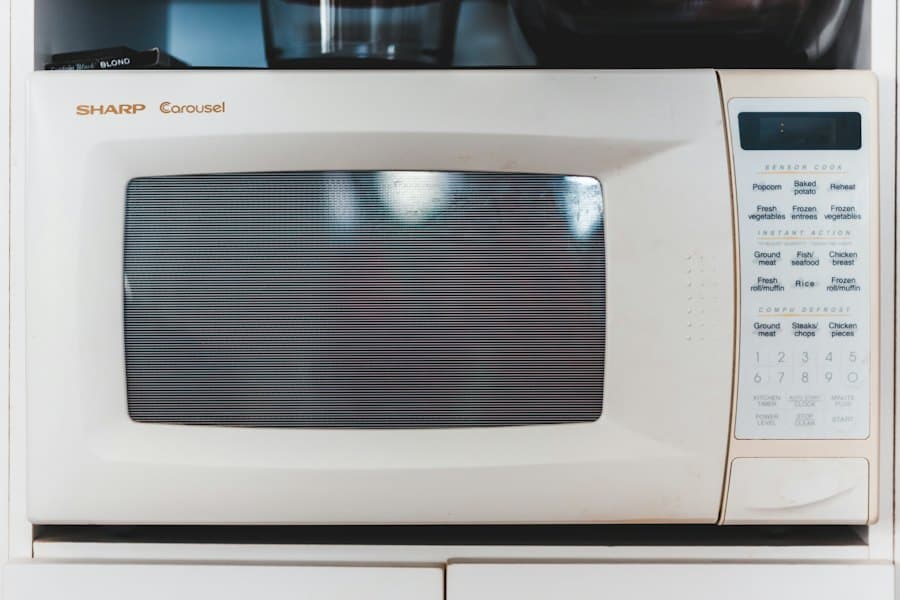 Heatwave Solo Microwave Oven, 25 L, image 1 of 1