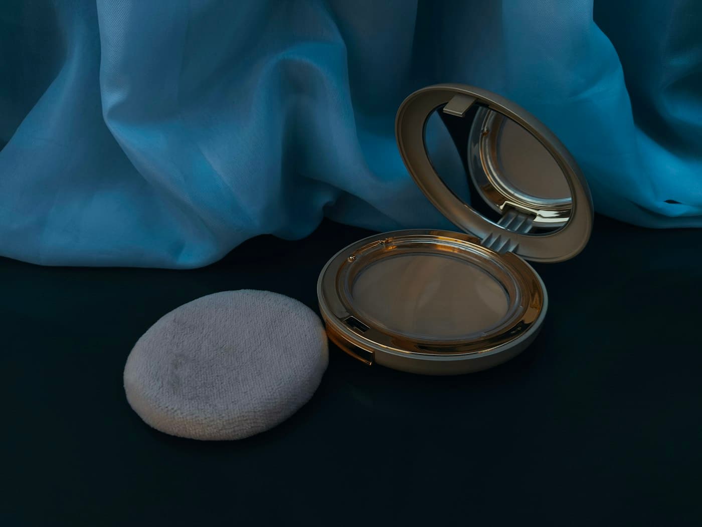 Pearl Pressed Powder Compact