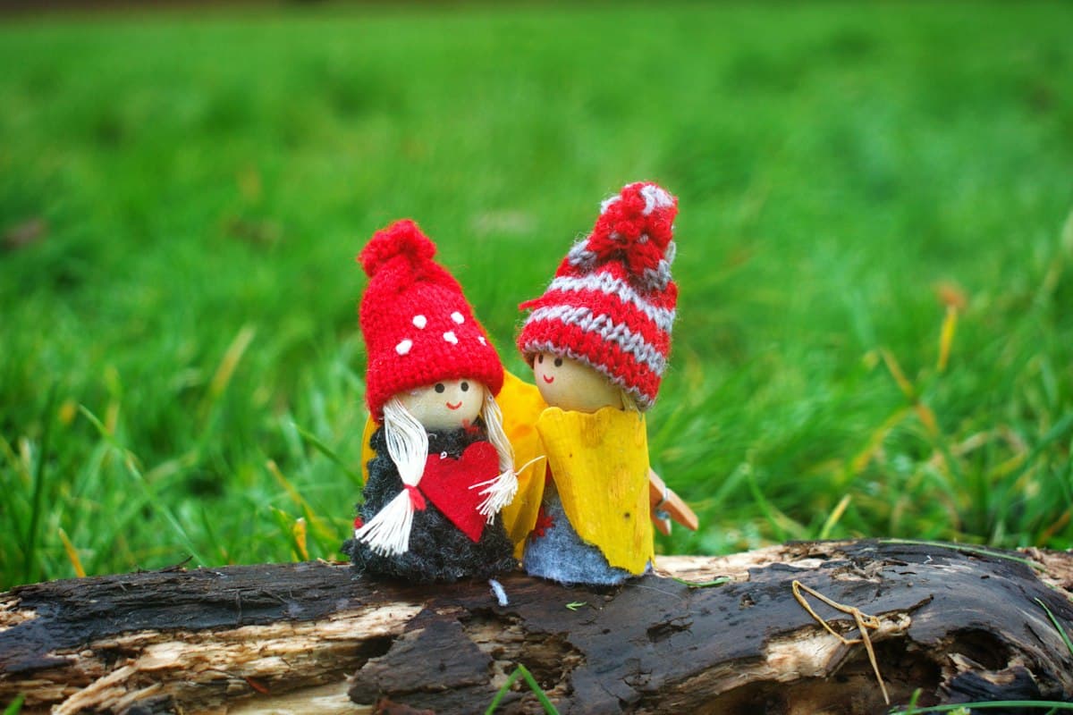 Peg Doll Family & Dollhouse Set