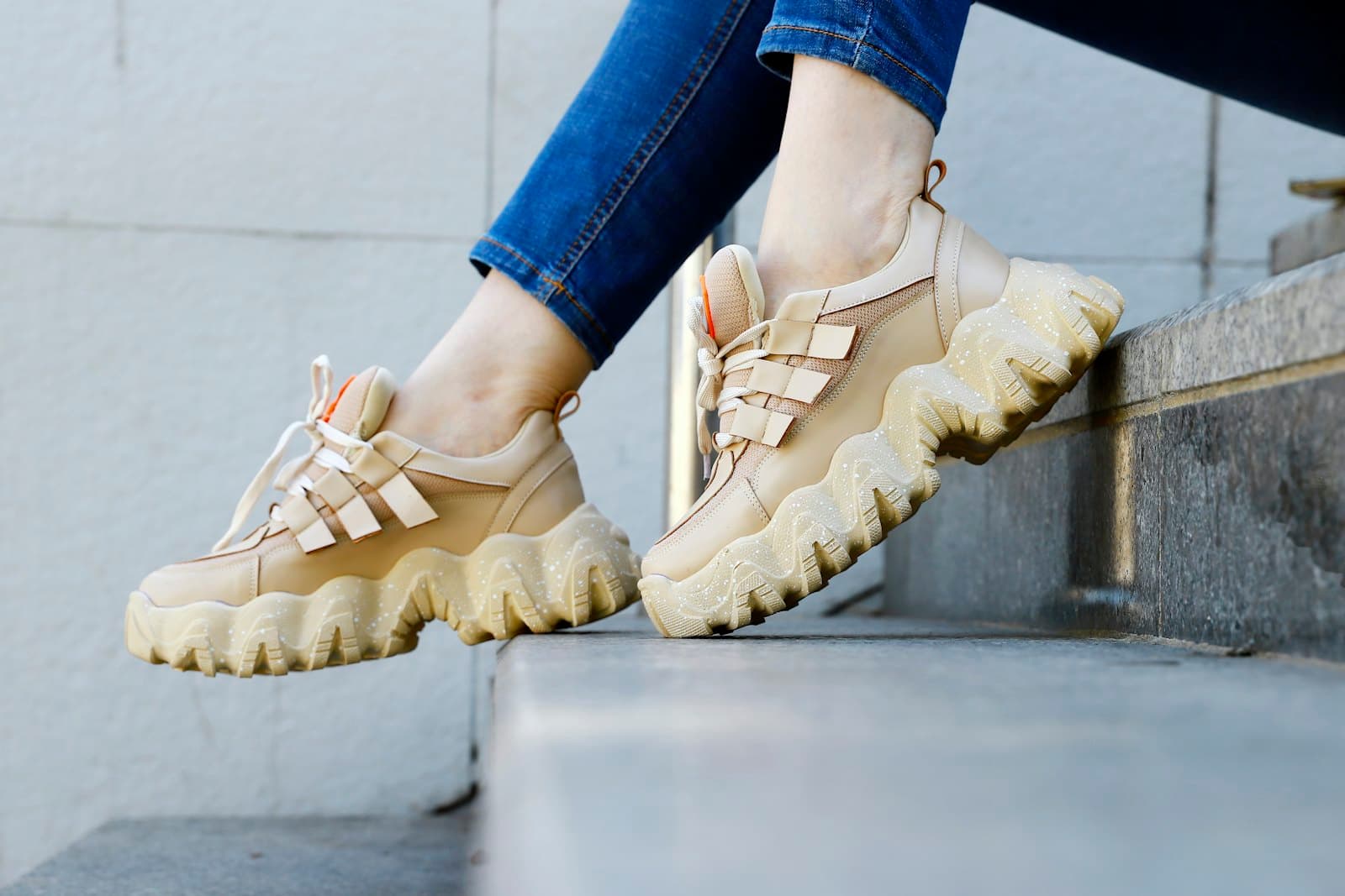 Cloud-sole street look